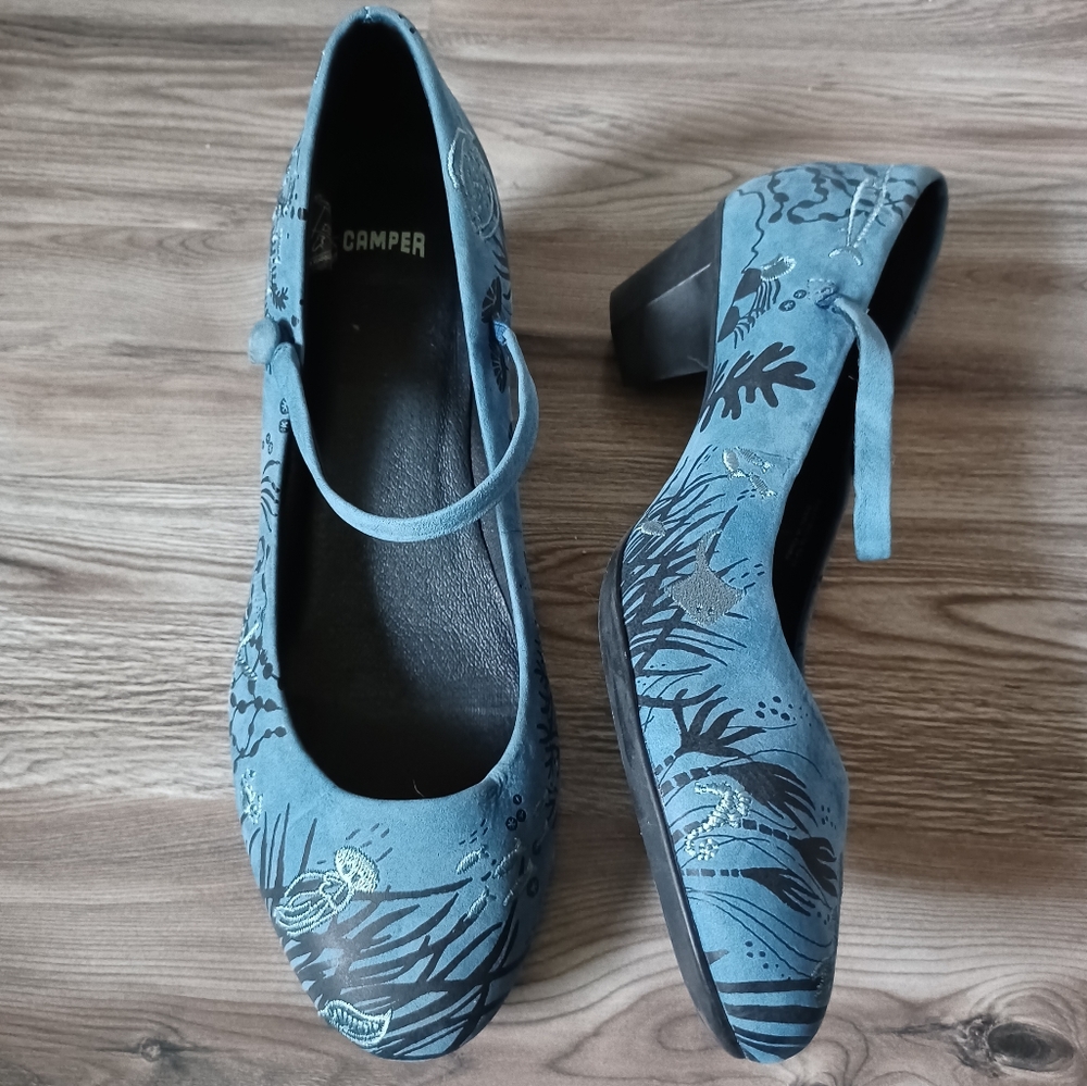 Camper shoes underwater print sz 39 .. approximate  size 8.5 US